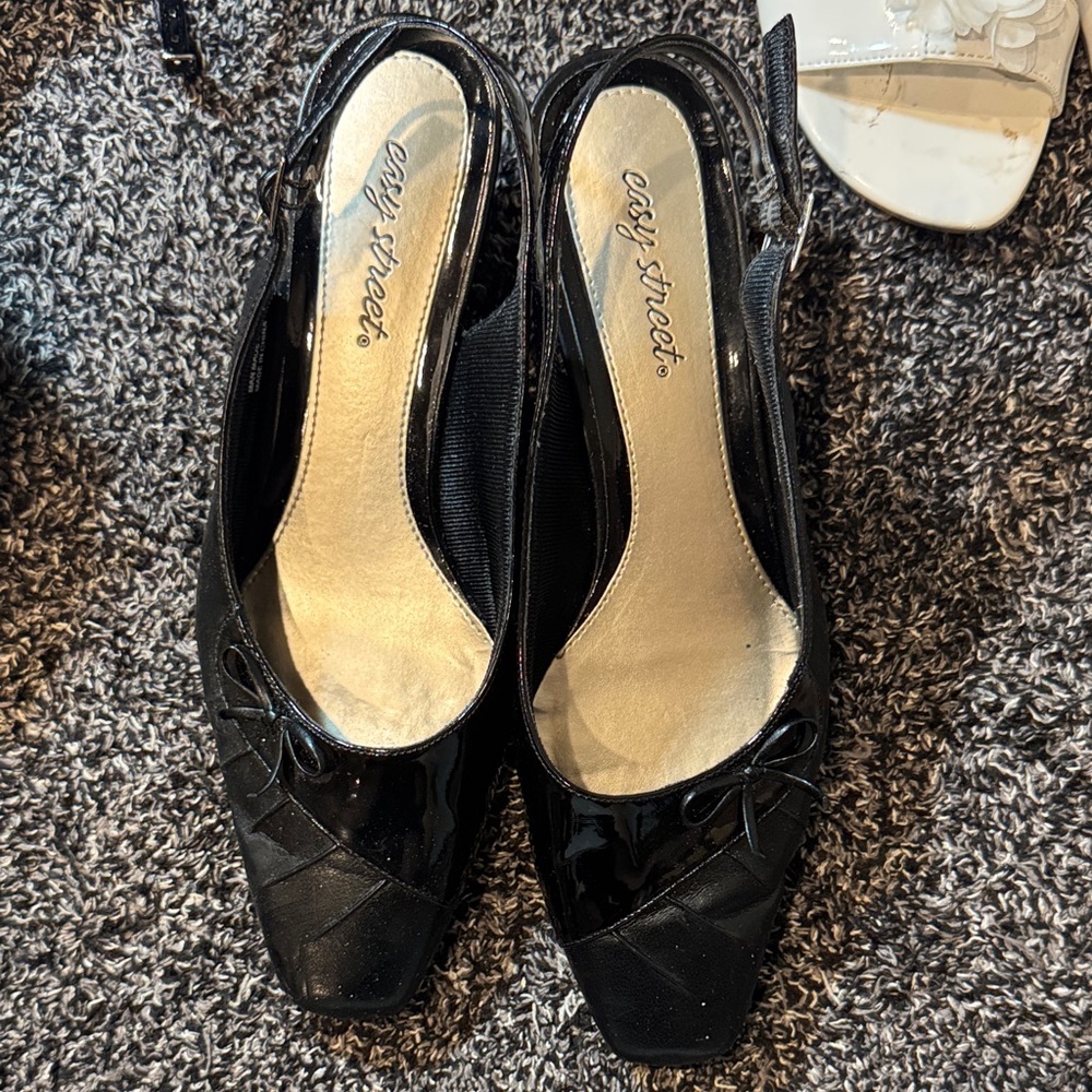 Easy Street Black Slingback Heels